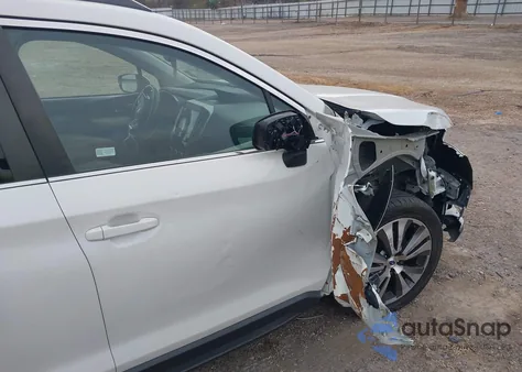 2021 Subaru Ascent Premium из США, поврежденный, VIN 4S4WMAHD8M3445341